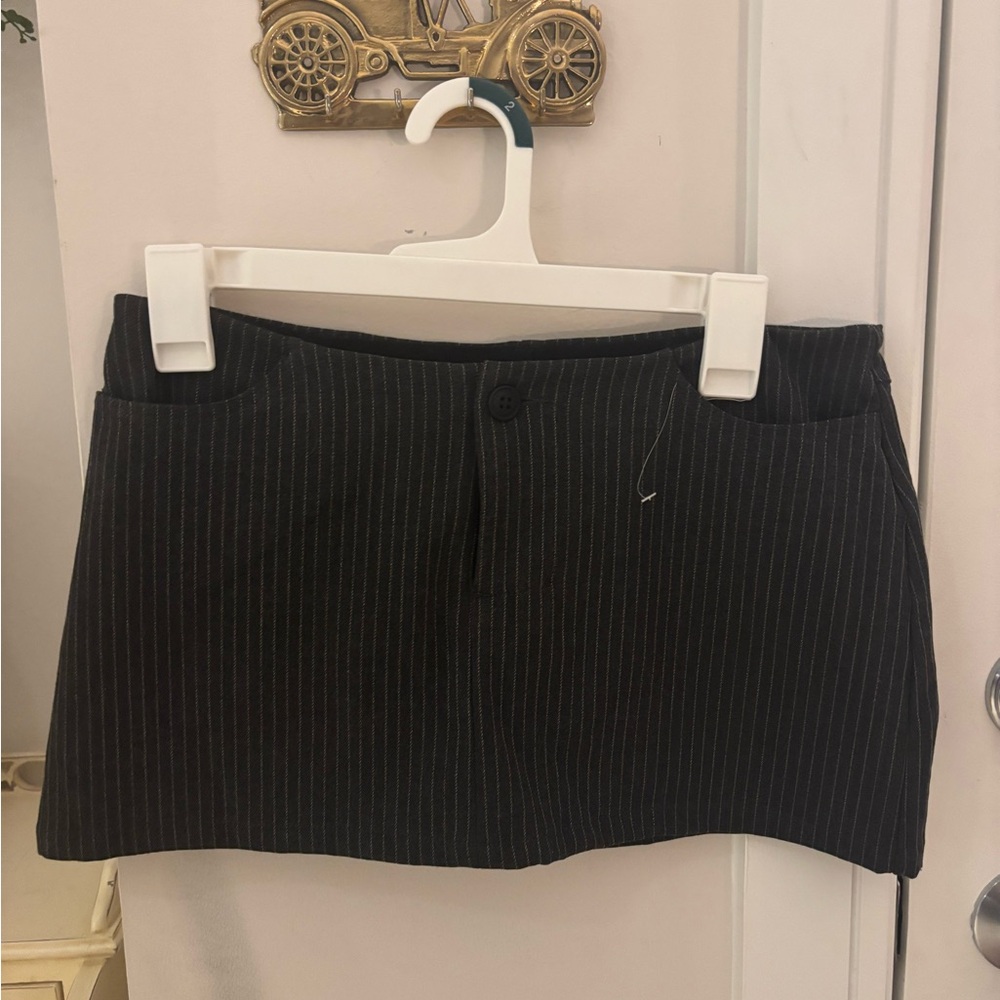 Brandy Melville Grey Pinstripe Mini Skirt - Picture 2 of 3